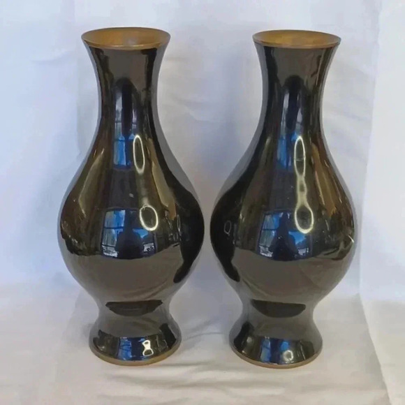 Pair Korean black enamel hand cut abalone vases - Picture 4 of 6